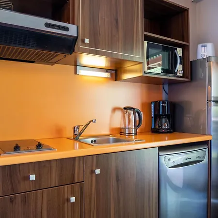 Confortable Avec Terrasse, Piscine Et Sauna A - 4 Pers, 27 M² - Fr-1-165b-51 Apartment Jausiers